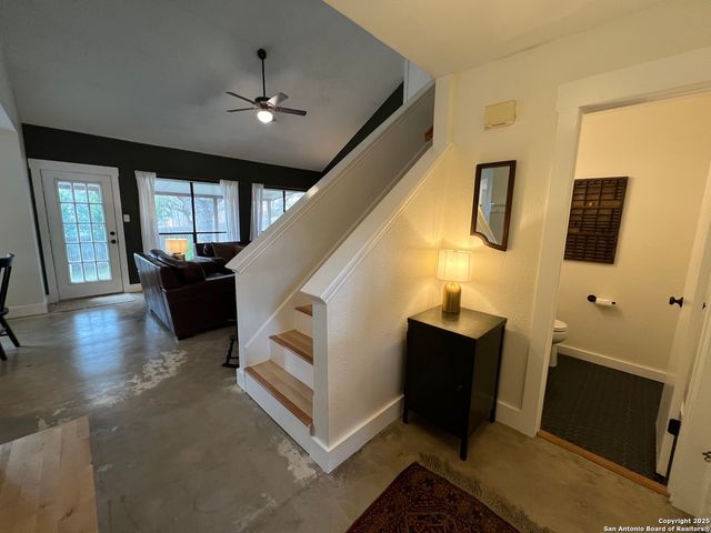 15611 Knollhollow, San Antonio, TX 78247