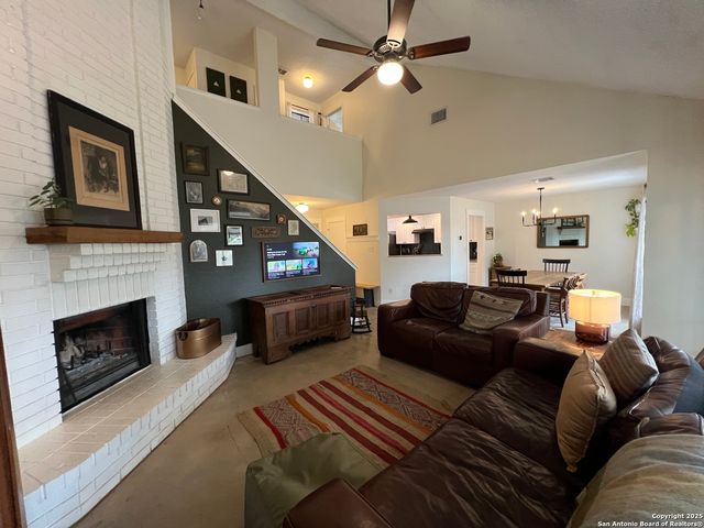 15611 Knollhollow, San Antonio, TX 78247