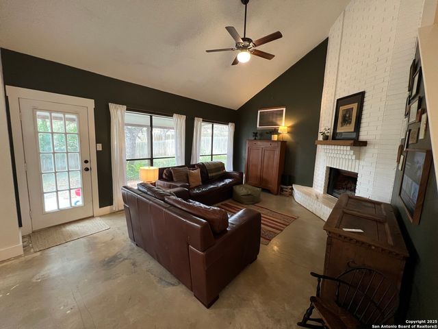 15611 Knollhollow, San Antonio, TX 78247