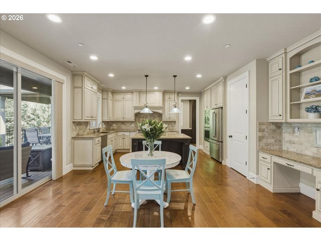 2536 COEUR D ALENE Dr, West Linn, OR 97068