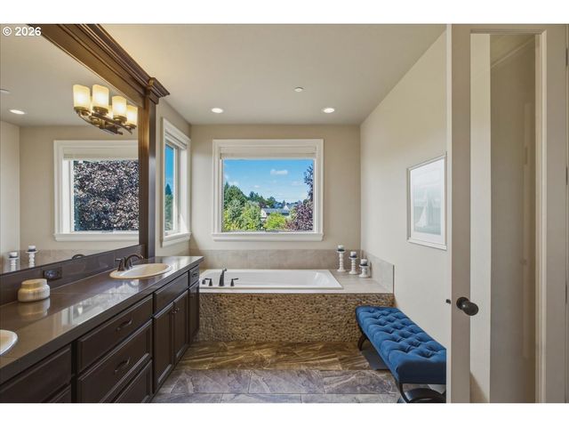 2536 COEUR D ALENE Dr, West Linn, OR 97068
