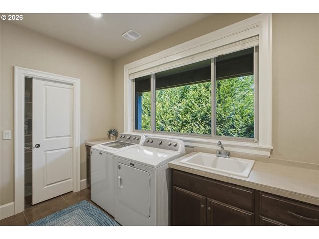 2536 COEUR D ALENE Dr, West Linn, OR 97068