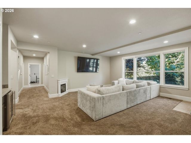 2536 COEUR D ALENE Dr, West Linn, OR 97068