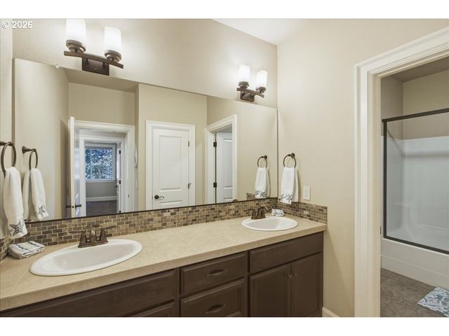 2536 COEUR D ALENE Dr, West Linn, OR 97068