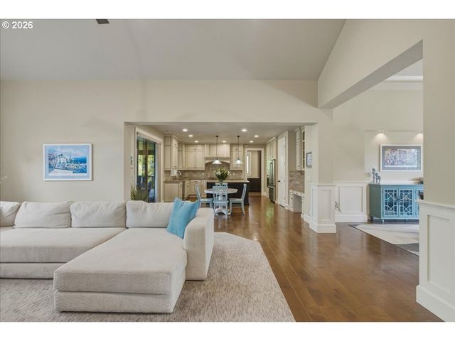 2536 COEUR D ALENE Dr, West Linn, OR 97068