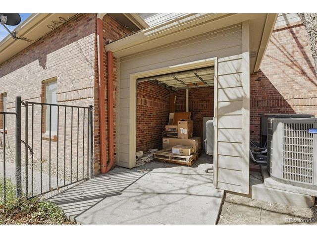 9521 E Maplewood Cir, Greenwood Village, CO 80111