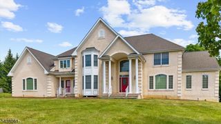 12 Manchur Ct, Raritan Twp., NJ 08822