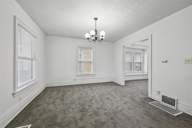 1615 4th Avenue SE, Cedar Rapids, IA 52403