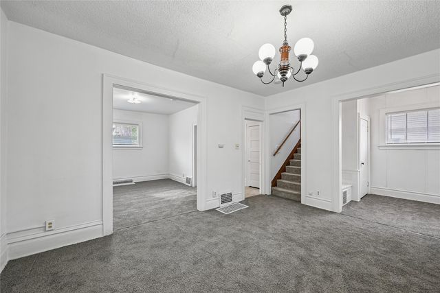 1615 4th Avenue SE, Cedar Rapids, IA 52403