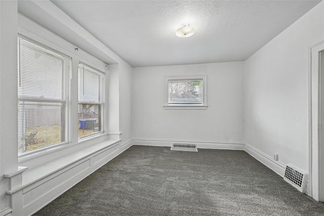 1615 4th Avenue SE, Cedar Rapids, IA 52403