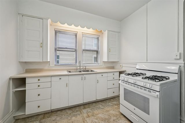 1615 4th Avenue SE, Cedar Rapids, IA 52403