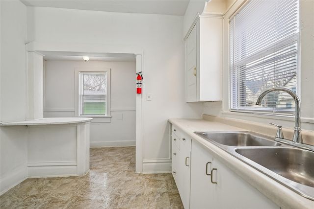 1615 4th Avenue SE, Cedar Rapids, IA 52403