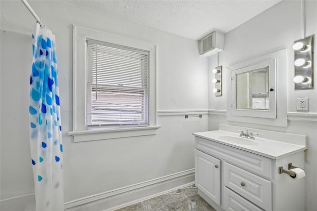 1615 4th Avenue SE, Cedar Rapids, IA 52403