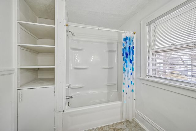 1615 4th Avenue SE, Cedar Rapids, IA 52403