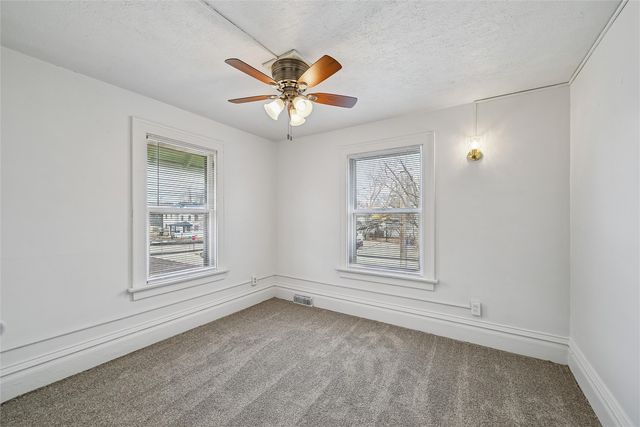 1615 4th Avenue SE, Cedar Rapids, IA 52403