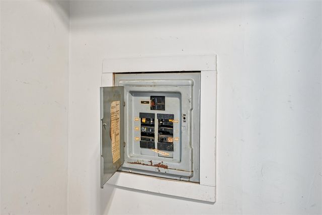 1615 4th Avenue SE, Cedar Rapids, IA 52403