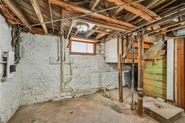 1615 4th Avenue SE, Cedar Rapids, IA 52403