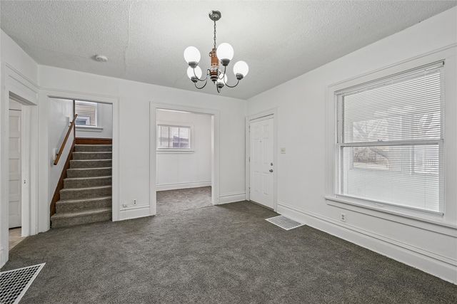 1615 4th Avenue SE, Cedar Rapids, IA 52403