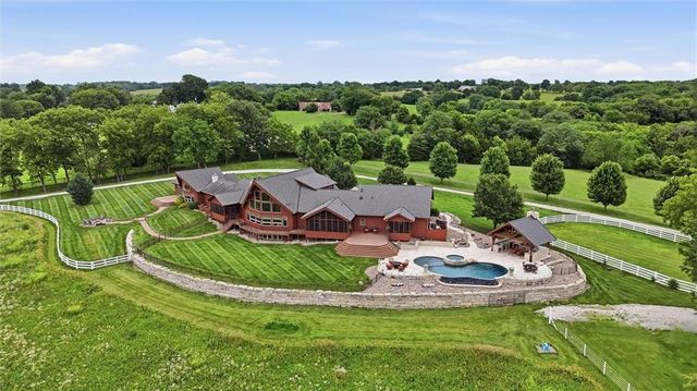 5805 Malcolm Lake Road, Edgerton, MO 64444