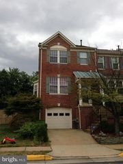 7048 GATTON SQ, Alexandria, VA 22315
