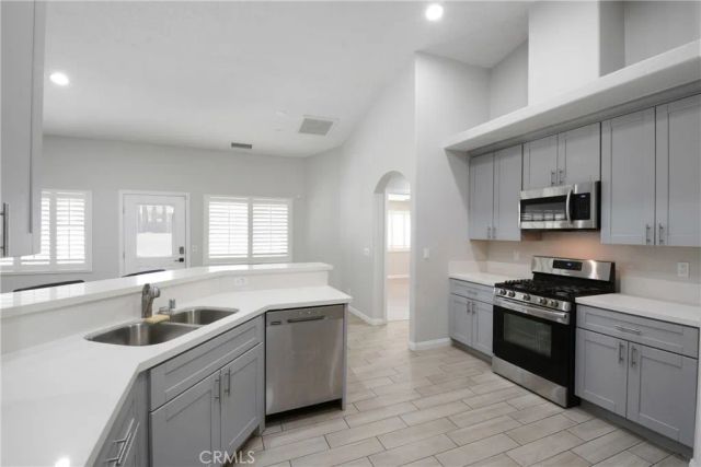 8214 10th, Hesperia, CA 92345