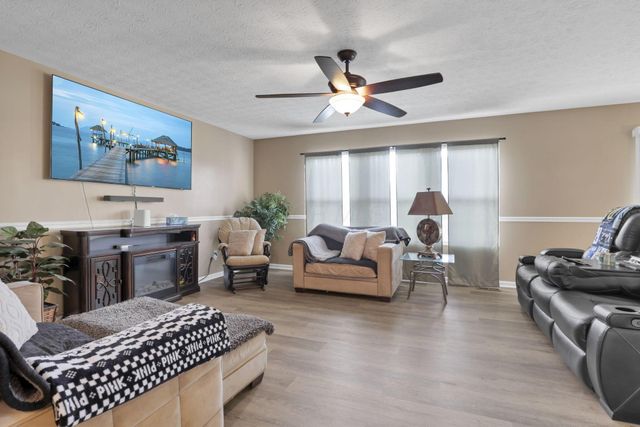 2415 Angelfire Drive, Grove City, OH 43123