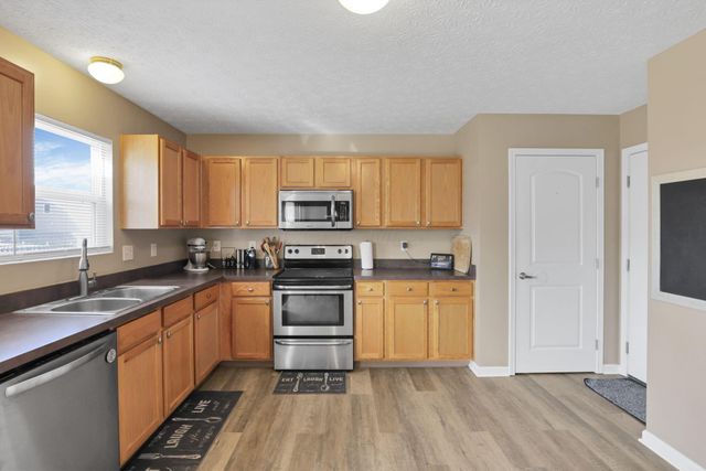 2415 Angelfire Drive, Grove City, OH 43123