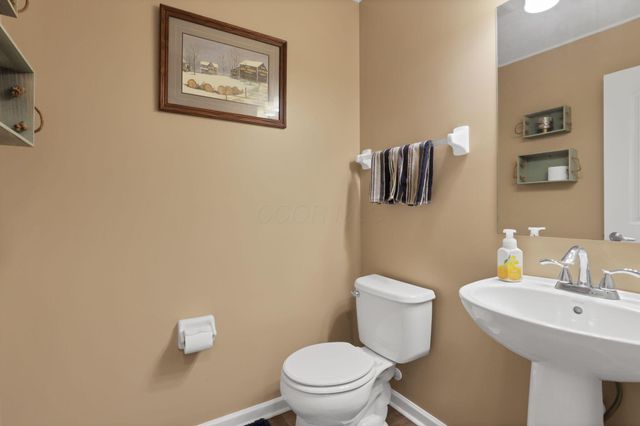 2415 Angelfire Drive, Grove City, OH 43123