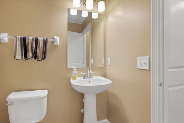 2415 Angelfire Drive, Grove City, OH 43123