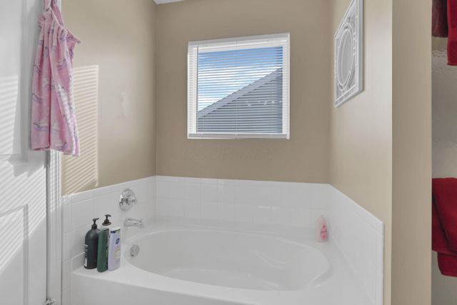 2415 Angelfire Drive, Grove City, OH 43123