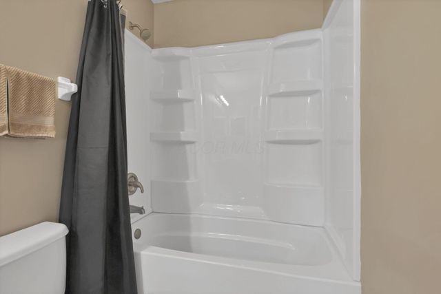 2415 Angelfire Drive, Grove City, OH 43123