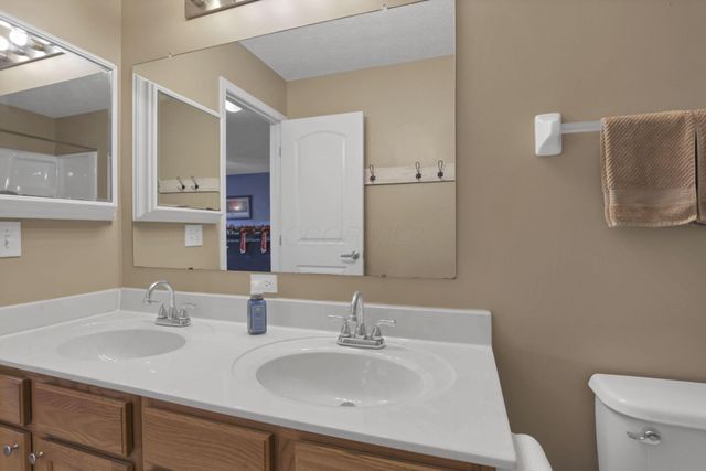 2415 Angelfire Drive, Grove City, OH 43123