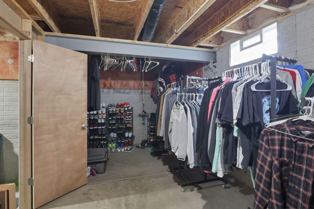 2415 Angelfire Drive, Grove City, OH 43123