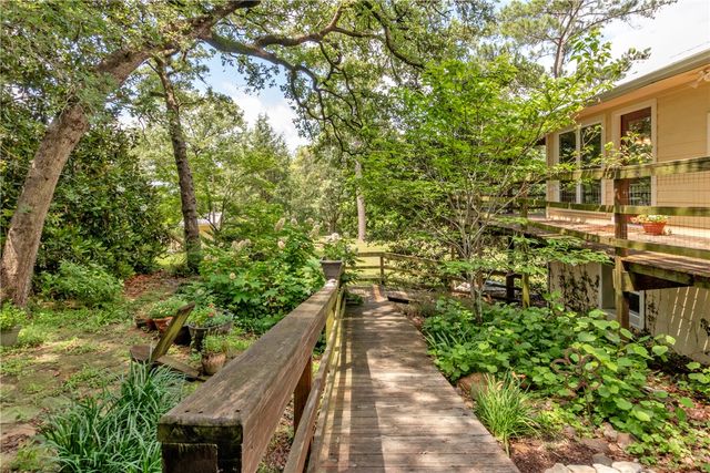 9997 Calhoun Road, Bryan, TX 77808