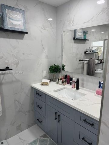 702 NW Orchid St, Port St. Lucie, FL 34983