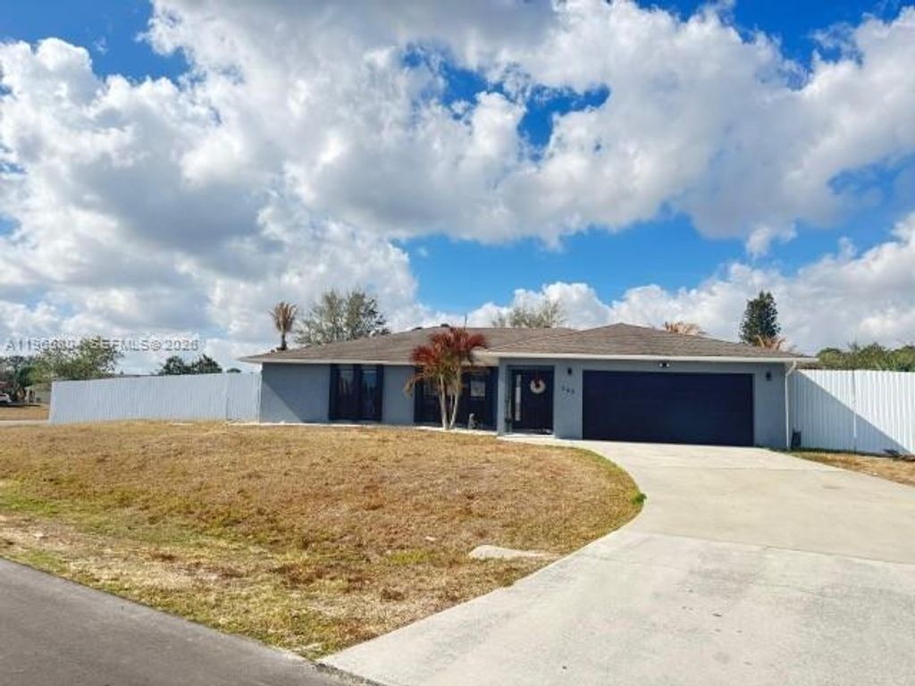 702 NW Orchid St, Port St. Lucie, FL 34983