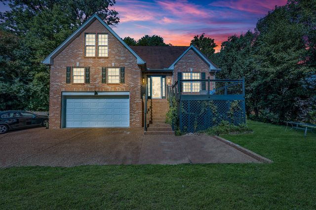 7453 Sawyer Brown Rd, Nashville, TN 37209