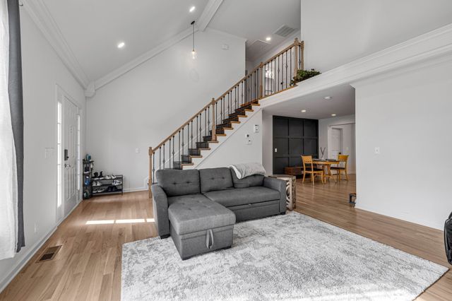 7453 Sawyer Brown Rd, Nashville, TN 37209