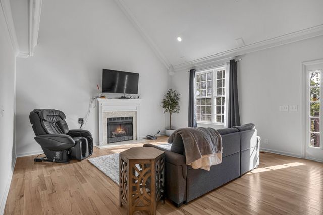 7453 Sawyer Brown Rd, Nashville, TN 37209