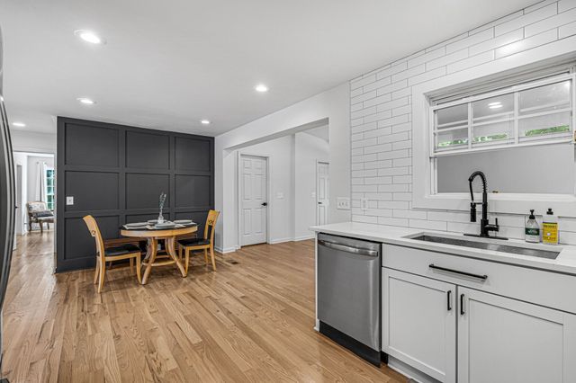 7453 Sawyer Brown Rd, Nashville, TN 37209