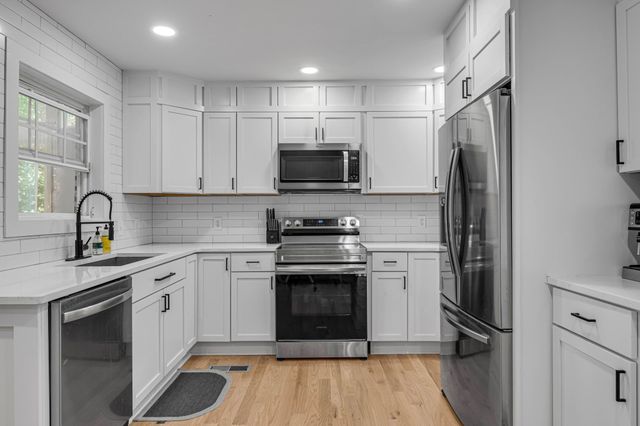 7453 Sawyer Brown Rd, Nashville, TN 37209