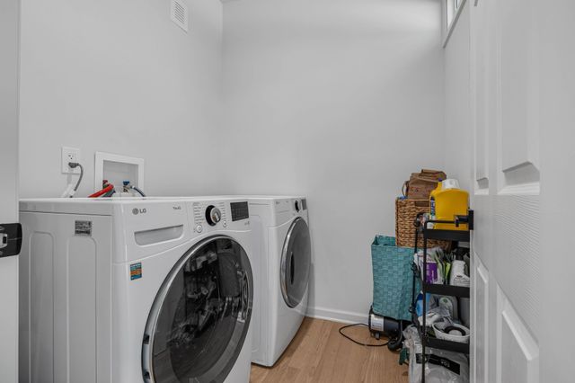 7453 Sawyer Brown Rd, Nashville, TN 37209