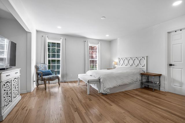 7453 Sawyer Brown Rd, Nashville, TN 37209