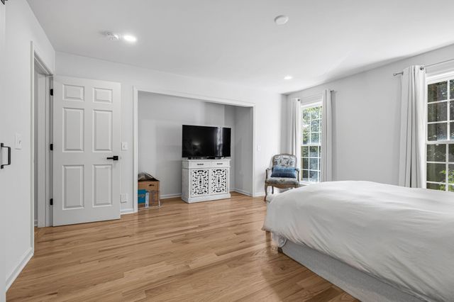 7453 Sawyer Brown Rd, Nashville, TN 37209