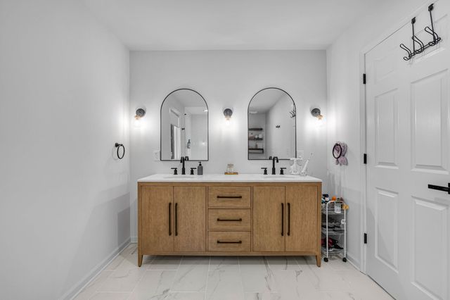 7453 Sawyer Brown Rd, Nashville, TN 37209