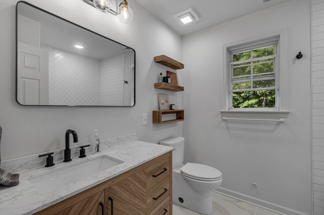 7453 Sawyer Brown Rd, Nashville, TN 37209