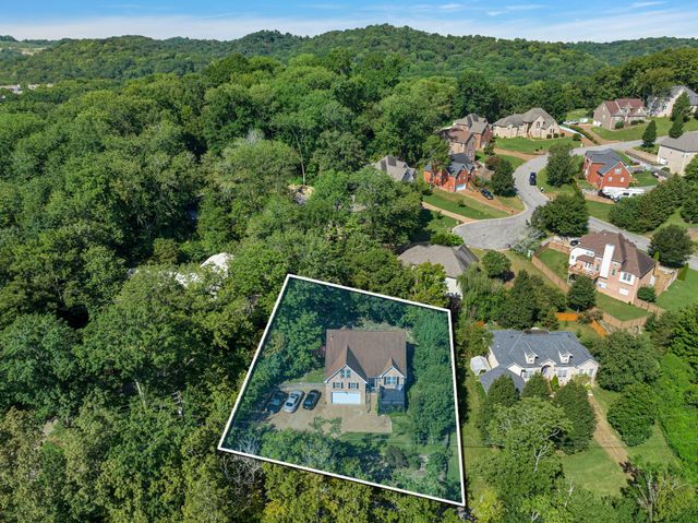 7453 Sawyer Brown Rd, Nashville, TN 37209