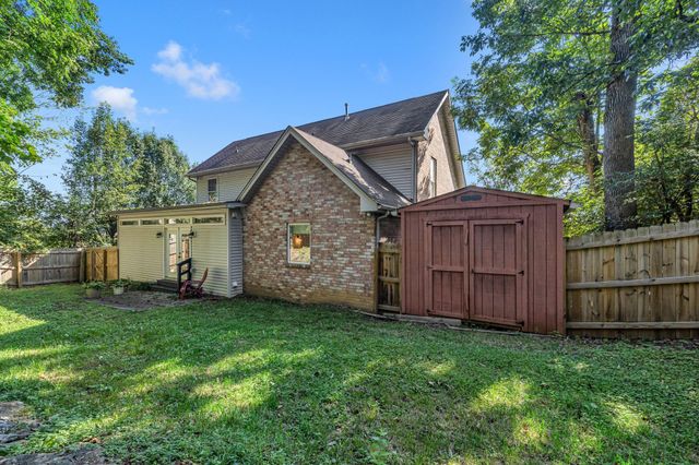 7453 Sawyer Brown Rd, Nashville, TN 37209