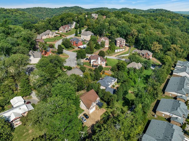 7453 Sawyer Brown Rd, Nashville, TN 37209