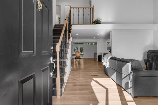 7453 Sawyer Brown Rd, Nashville, TN 37209